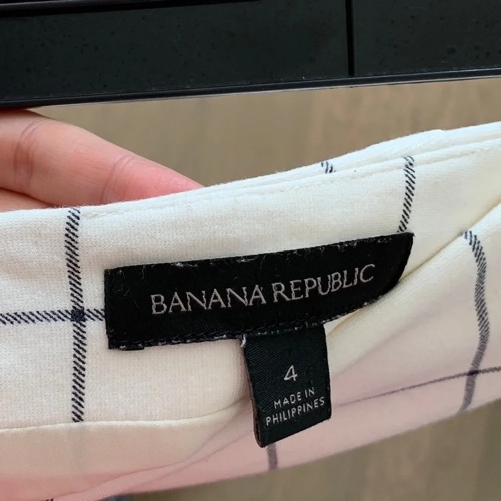 Banana Republic Pencil Skirt With Slit Window Pane - Picture 4 of 4